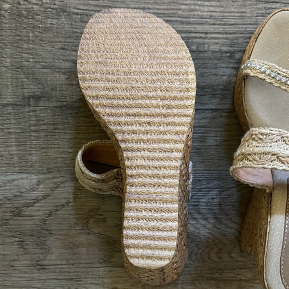 Sbicca Beige Sandals - Picture 4 of 5
